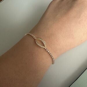 NEW Pretty Bird Jewelry | Gold-Plated Adjustable Bracelet - Kiss Lips